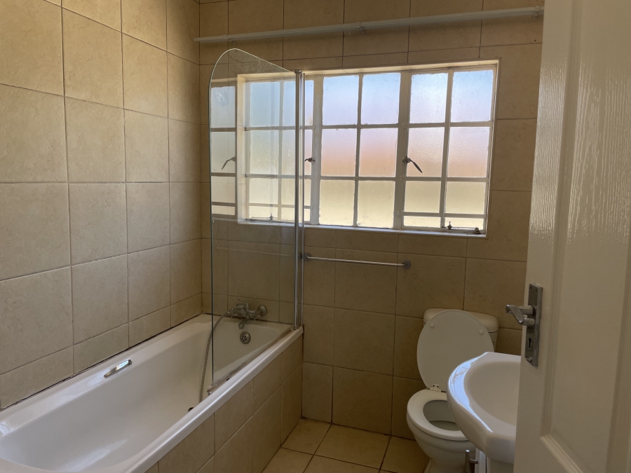 To Let 2 Bedroom Property for Rent in Flamwood North West